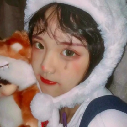 17张高清兔耳女生真人头像 好看又治愈