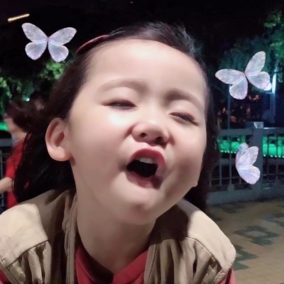 软萌小女孩头像合集 12张不同表情的可爱嘟嘴萌娃图
