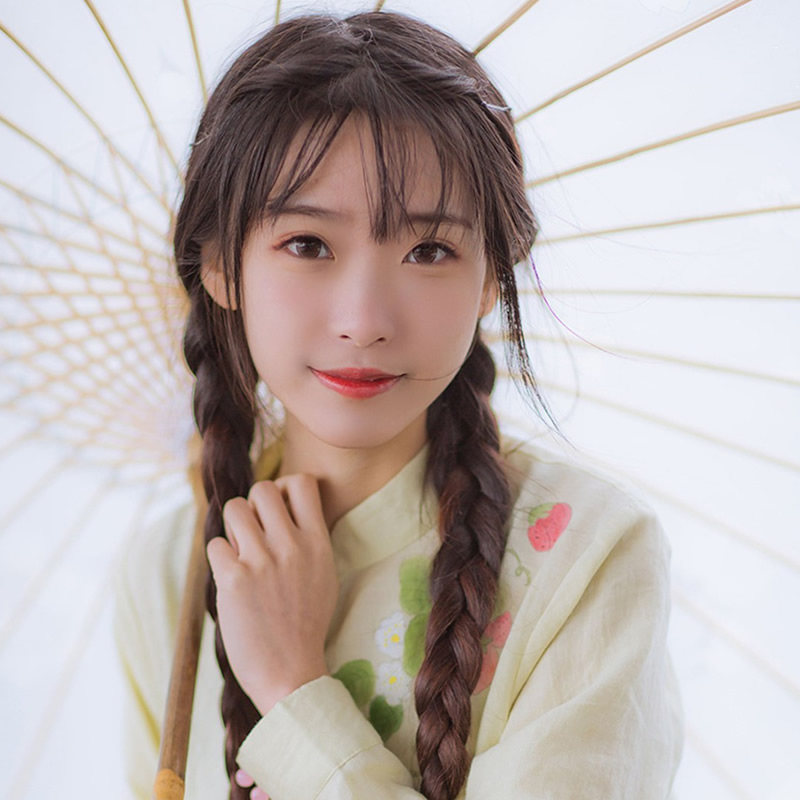 女生简约气质款微信头像合集 共71张