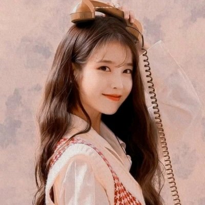 微博上超火的甜美真人女生头像合集，一共11张
