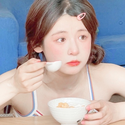 网红脸清秀女生头像合集 20张
