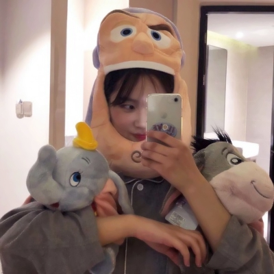 27张可爱真实的手机控女生头像合集