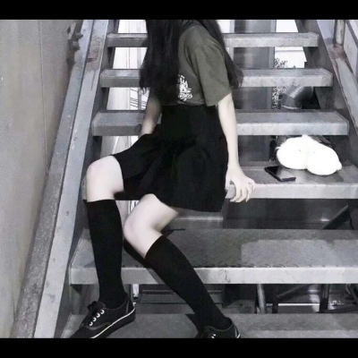 女生下半身丧系不露脸QQ头像 36张高清图汇总