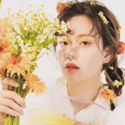 暖色系爱笑阳光女生高清头像合集 共17张