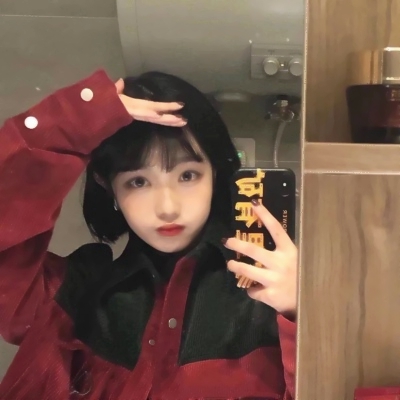 8张氛围感拉满的红色系女生头像 气质活力感拉满