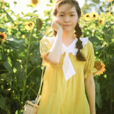 暖色系爱笑阳光女生高清头像合集 共17张