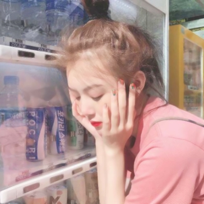 真人版女生丧气头像合集 12张高清氛围感拉满的素材