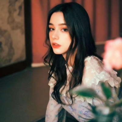 12张高清欧美风女生微信头像合集