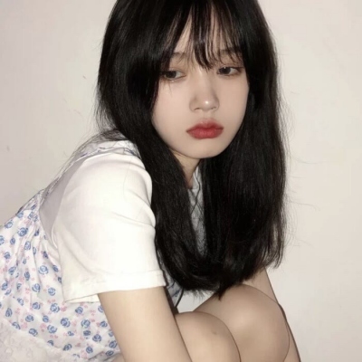 18张复古感真人女生QQ头像来了