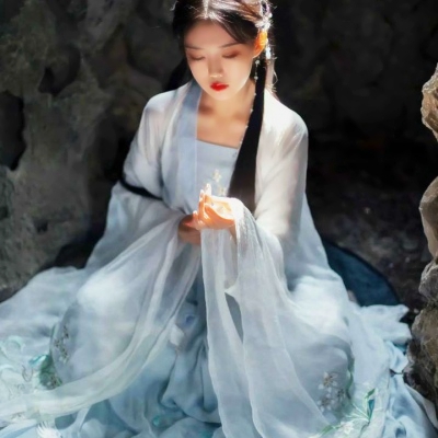 古风高清女生真人古风头像合集 共16张古风美人头像