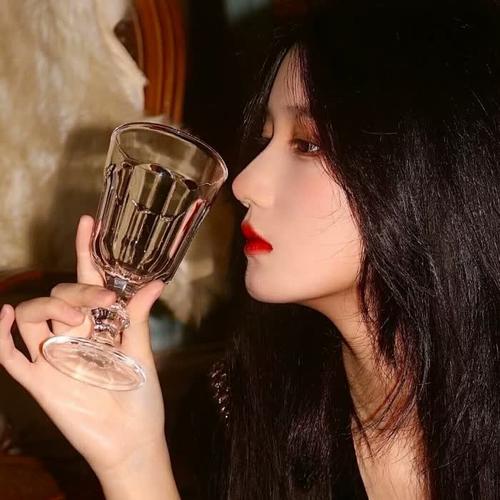 女生喝酒丧系颓废头像合集 27张任你选