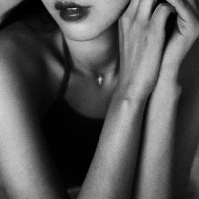 霸气冷艳黑色系真人女生头像 9张合集来啦