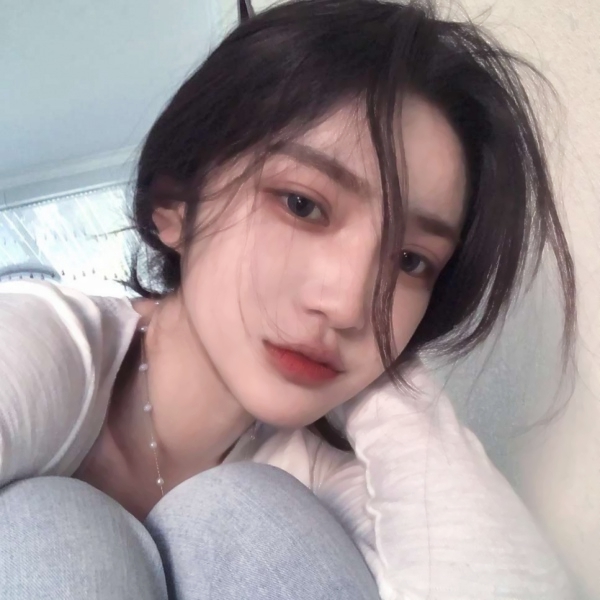 32张好看的现实长发御姐头像 适合玩网用的优质女生头像