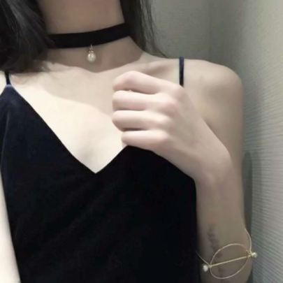 露锁骨穿吊带的不露脸女头 28张性感锁骨露肩女生头像