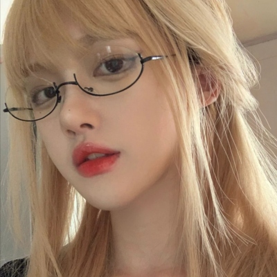 17张高清高颜值真人女生头像合集来啦