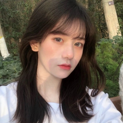 8张ins小众冷淡风真人女生头像合集