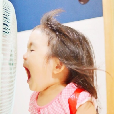 17张女生搞怪萌娃微信头像合集