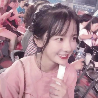 当下热门高清真人女生头像合集 共36张