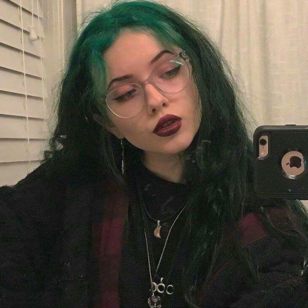 女生欧美风暗黑系高清头像 超拽很酷的暗黑系网图欧美女头(14张)