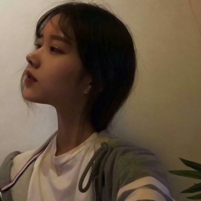 女生侧脸头像合集！8张超清唯美的好看女生头像