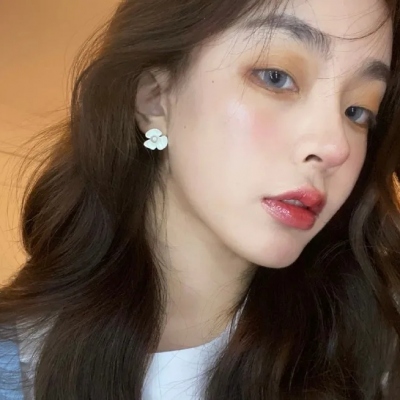 18张适合网恋用的青春活泼女生头像合集