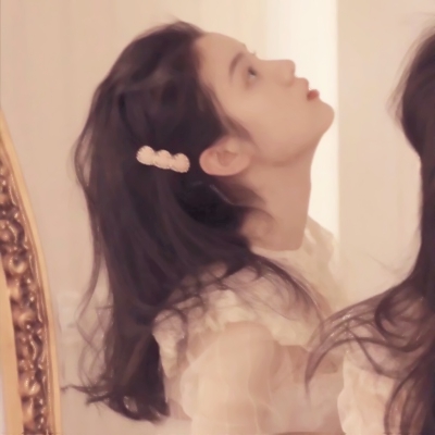 35张高清女生微信侧脸头像 氛围感拉满的唯美头像合集