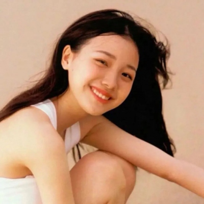 小脸头像网更新17张唯美女生人物头像合集