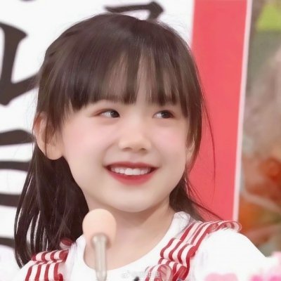 软萌小女孩头像合集 12张不同表情的可爱嘟嘴萌娃图