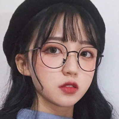 女生戴眼镜甜酷风真人头像合集来啦，共8张