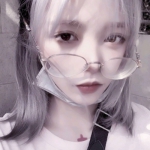 戴眼镜霸气女生头像合集 30张高清新潮酷感图