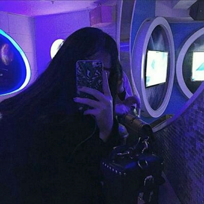 9张拿手机挡脸的高清自拍女生头像合集