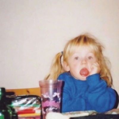 欧美小孩搞怪头像合集！酷拽又呆萌的女生头像素材共11张