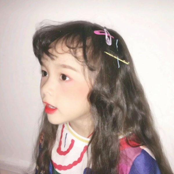 16张可爱小女孩闺蜜头像 高清好看的女生头像素材合集