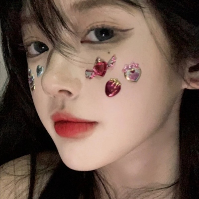 17张高清高颜值真人女生头像合集来啦