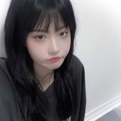 18张复古感真人女生QQ头像来了