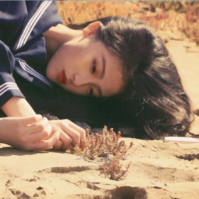 9张氛围感拉满的复古风女生头像，每张都有故事感