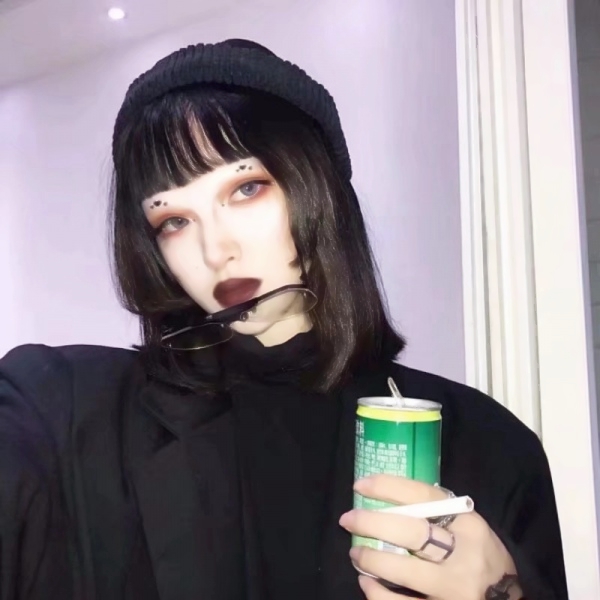 女生欧美风暗黑系高清头像 超拽很酷的暗黑系网图欧美女头(14张)