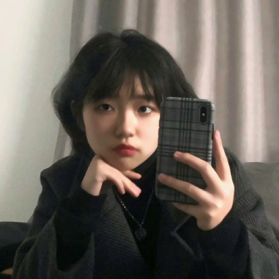 8张真人短发女生头像 高清日常短发少女头像素材