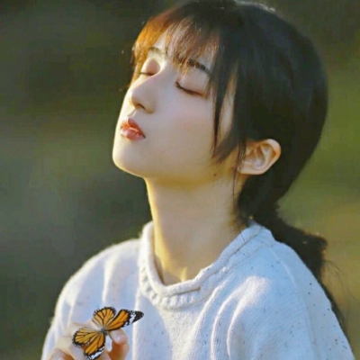 微博上超火的甜美真人女生头像合集，一共11张