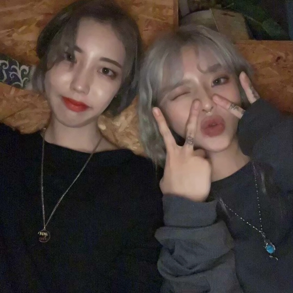 14张高清露脸御姐风闺蜜头像 好看又实用