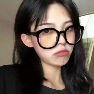 15张高清真人眼镜女生头像 个性氛围感拉满
