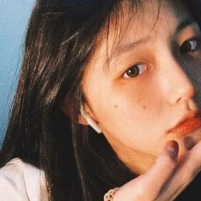 小脸头像网更新17张唯美女生人物头像合集