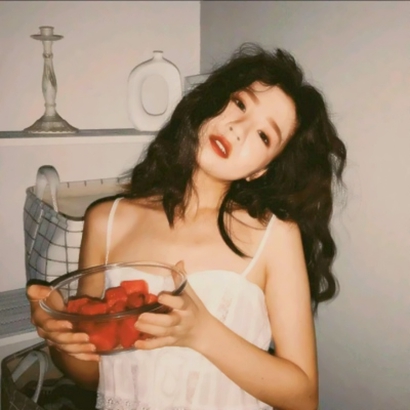 同一女生的高清头像合集！9张好看的成套女头像分享