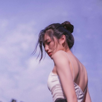 17张氛围感拉满的真人女生头像 精选高清意境女头