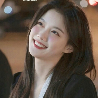 最新高清女生真人QQ头像 共11张好看美图