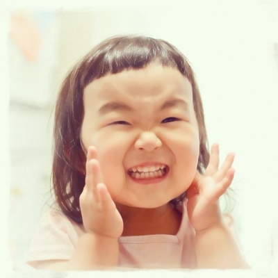 17张女生搞怪萌娃微信头像合集