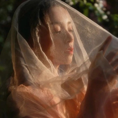 女生氛围感拉满的有涵养微信头像合集来啦（9张）