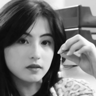 26张高清港风复古黑白女生头像，氛围感拉满