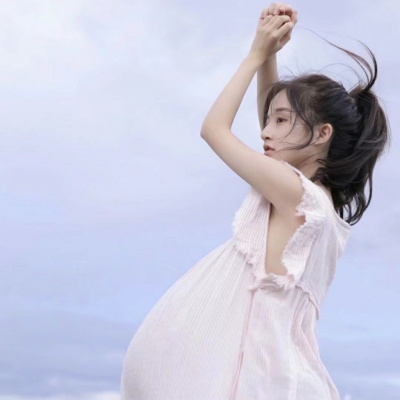 小脸头像网更新8张清纯干净女生露脸真人头像