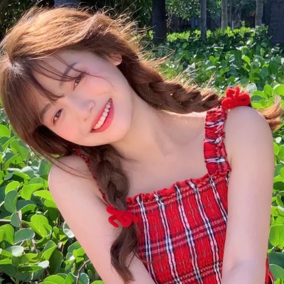 17张高级感女生小清新微信头像｜快来挑一张换起来